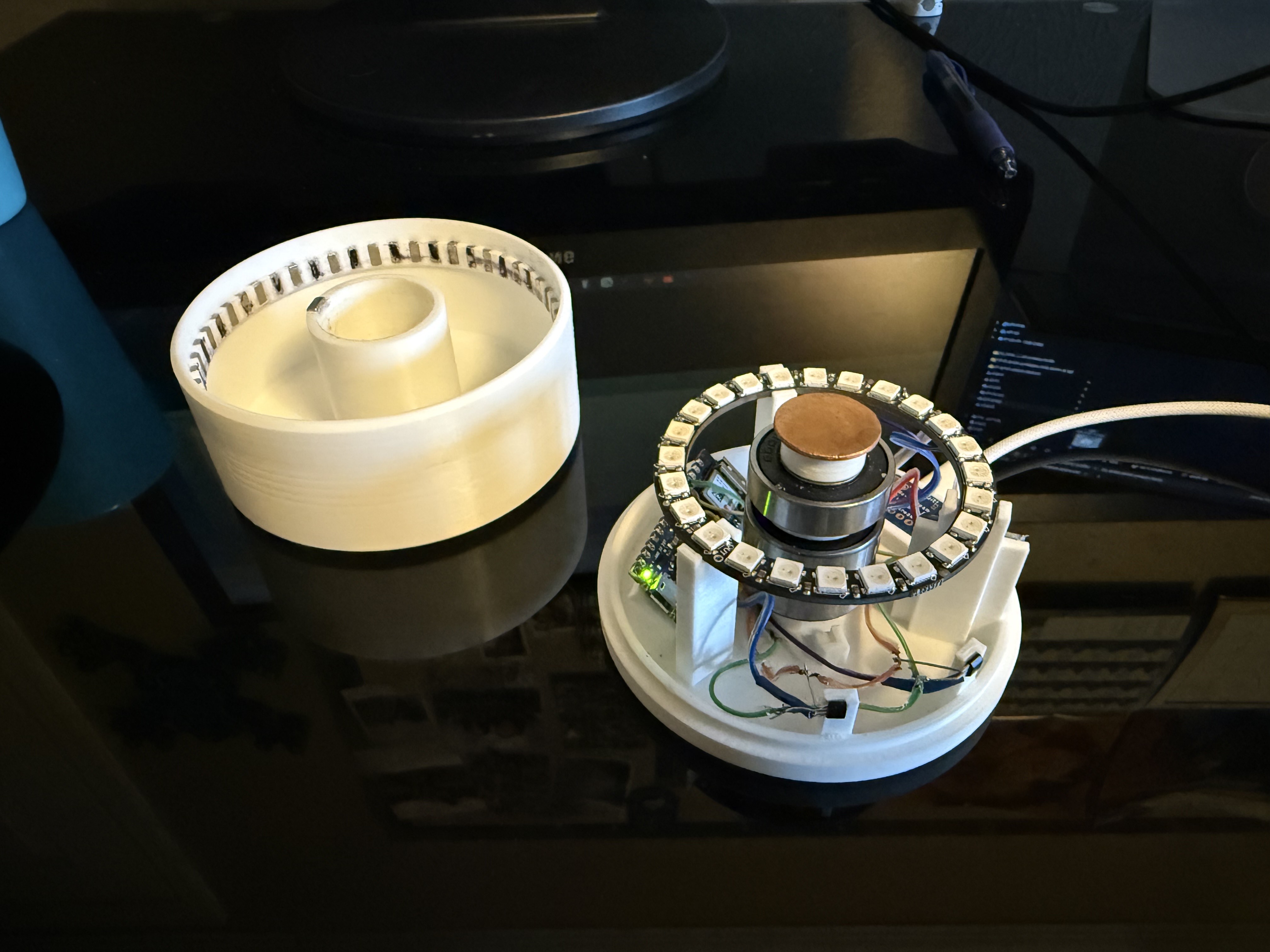 Main components of the lamp assembled on a desk