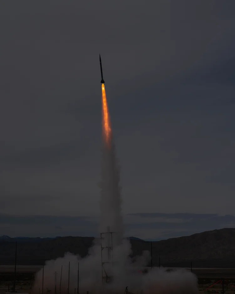 Launch of the Mamba rocket on Q-class motor